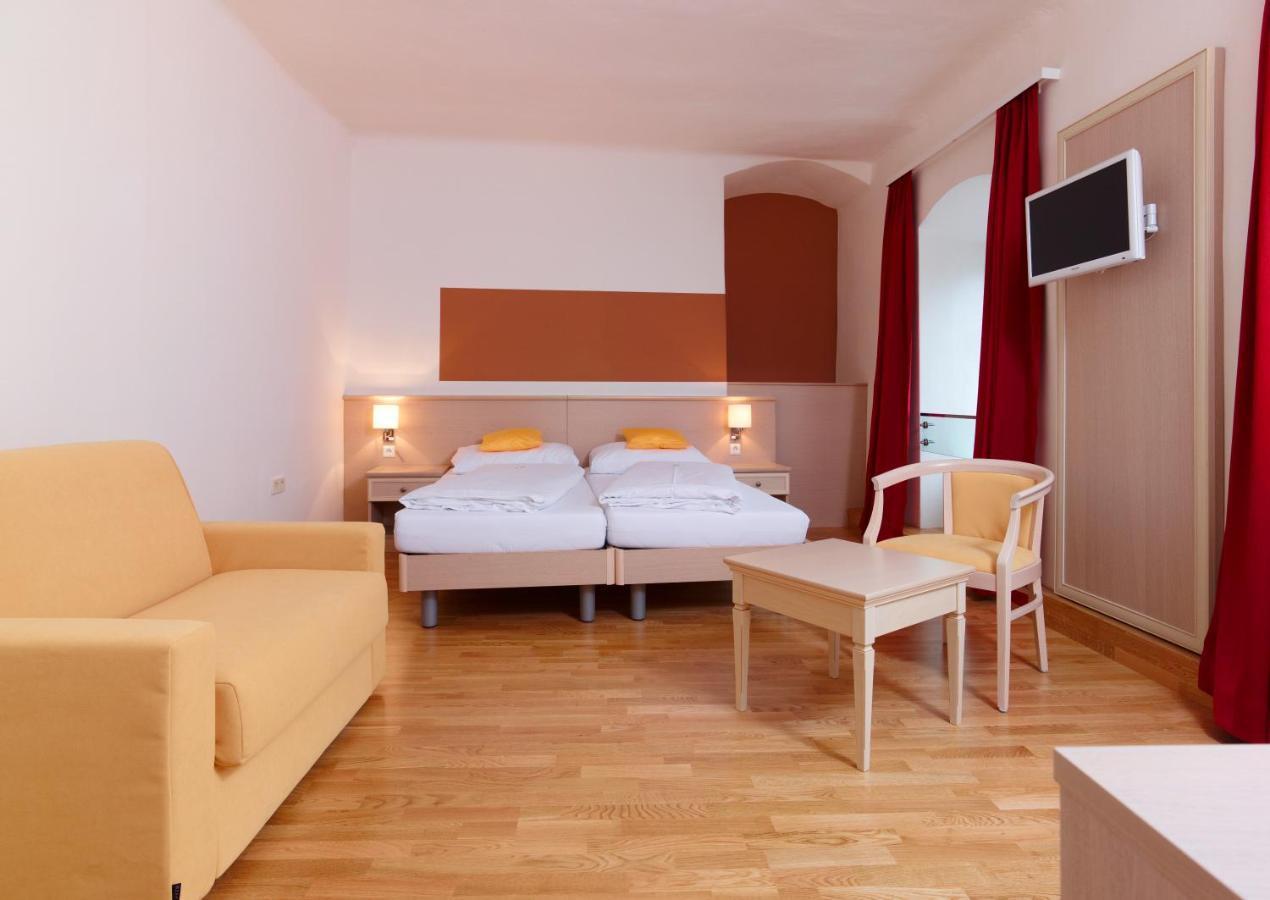 Cma Stift Ossiach Hotel Exterior photo